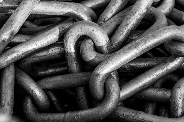 25 milhões de LINK deixam exchanges em 30 dias; Chainlink vive onda de acumulação mesmo com mercado