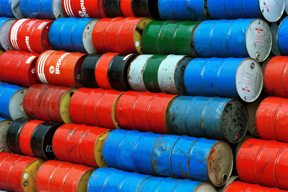 agências internacionais Futuro sobe e petróleo despenca com trégua no Irã; mercado aguarda Fed e big