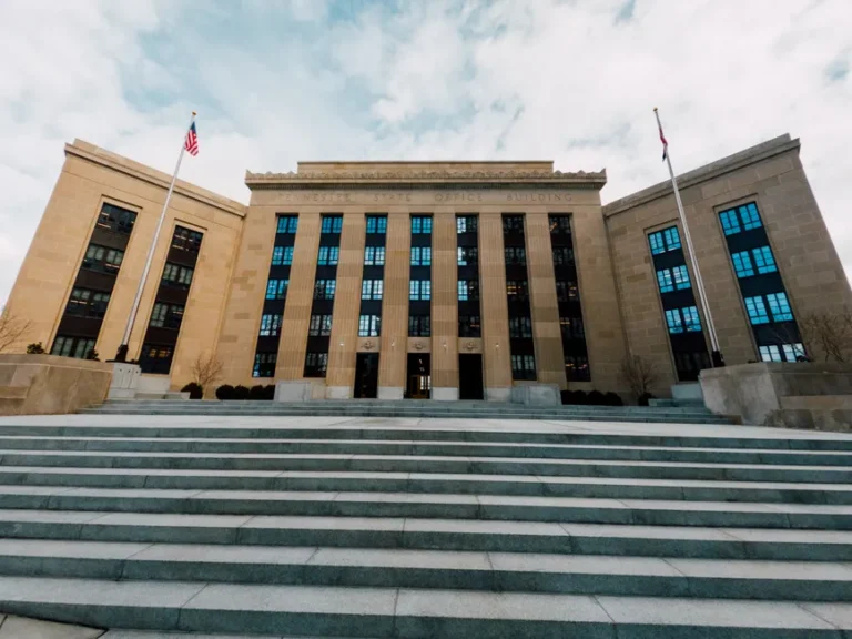 Ala 'linha-dura' do Fed reforça pressão sobre os juros longos nos EUA