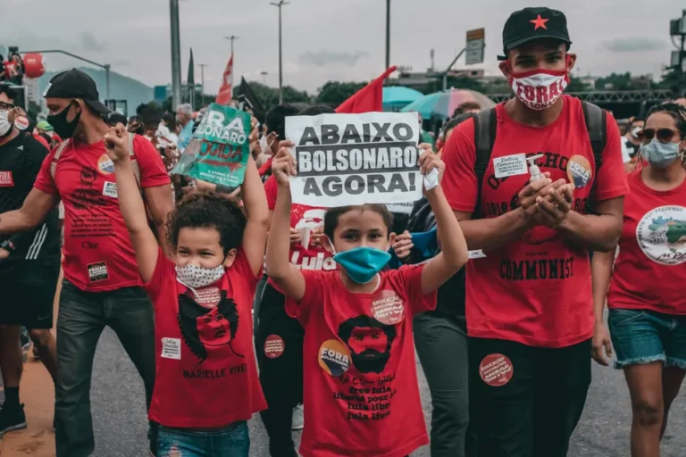 Após tarifaço de Trump, Lula discute acordo China-Mercosul com Xi Jinping
