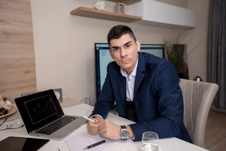 Arthur Hayes e cofundadores do BitMEX são acusados de insider trading; exchange encerra operações