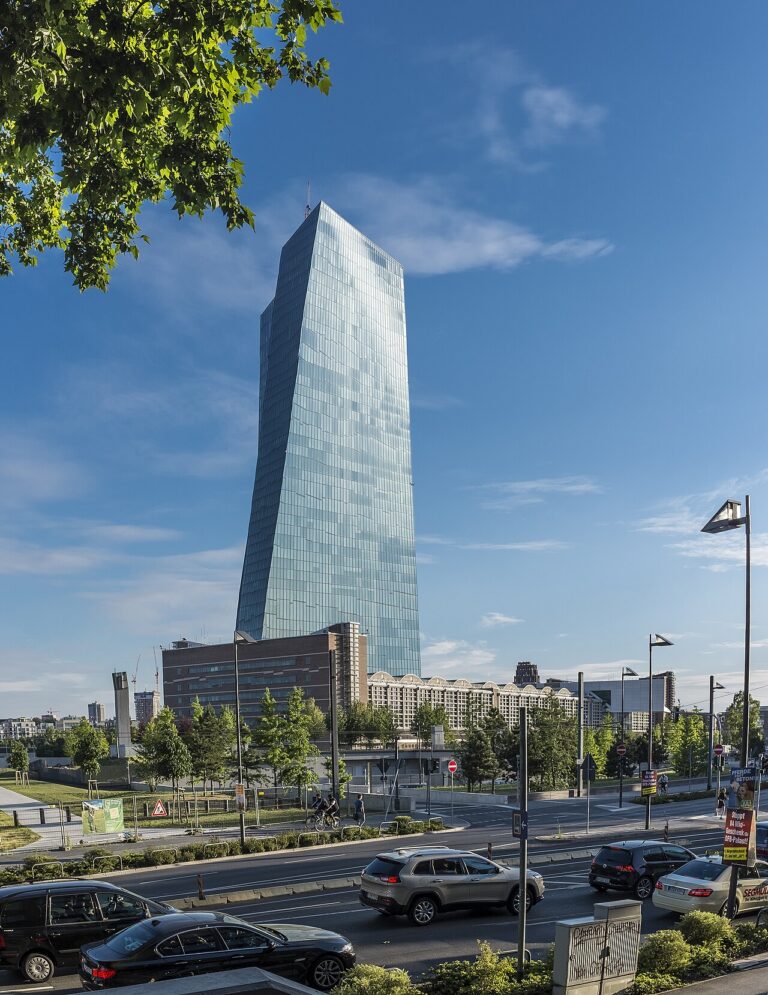 BCE revela designs finalistas para novas cédulas de euro e abre consulta pública