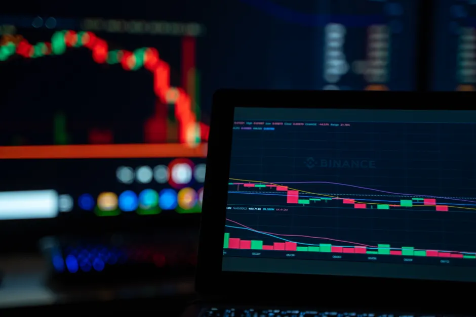 Binance lança opções reguladas de ouro e prata via exchange ADGM em Abu Dhabi
