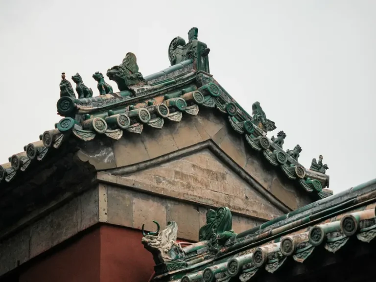 China acelera investimentos verdes enquanto guerra no Irã pressiona demanda global de petróleo