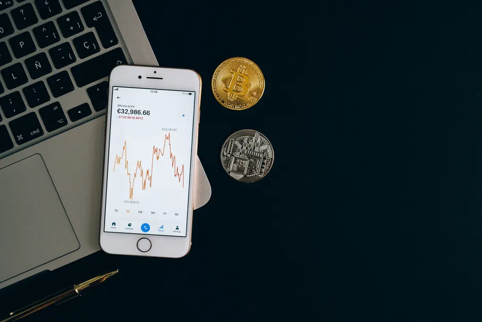 Coinbase despenca 11,8% após terceiro prejuízo consecutivo; ação acumula pressão no Nasdaq