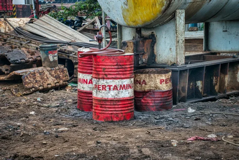 Crise no Irã: inflação a 90% e guerra devastam PIB em 2026; entenda o impacto no petróleo