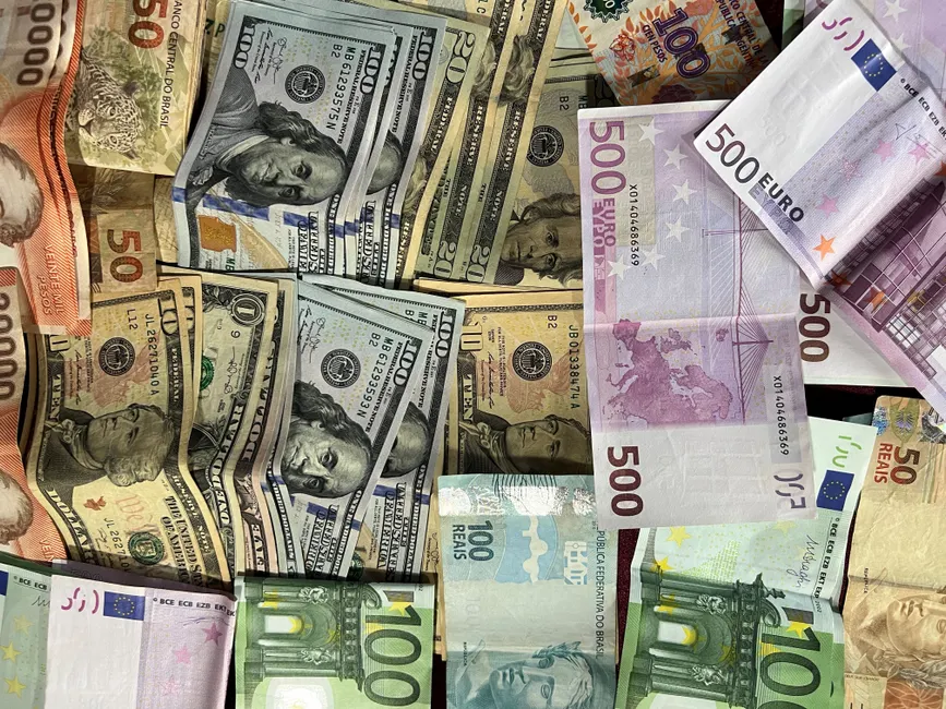 Dólar cai a R$ 5,061 e Ibovespa dispara 1,88% com PCE abaixo do esperado nos EUA