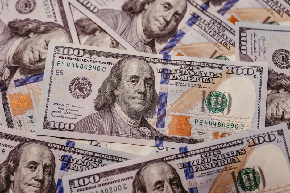 FinCEN emite alerta a bancos e cooperativas sobre fraude de auxílio estudantil com 'alunos fantasmas
