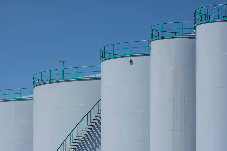 Governo recua no desmonte de subsídios aos combustíveis com agravamento da guerra; Petrobras e Prio