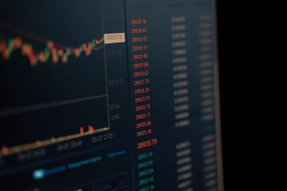 Ibovespa hoje: IPCA-15 e decisão do Fed pressionam juros e câmbio; mercado aguarda abertura