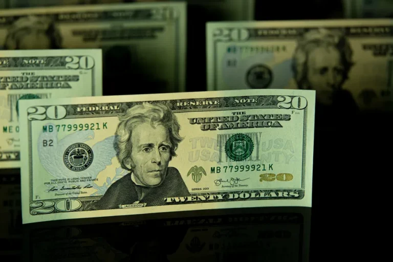 Kevin Warsh pede que mercado fale e sinalização do Fed abala expectativas; dólar cai a R$ 5,07