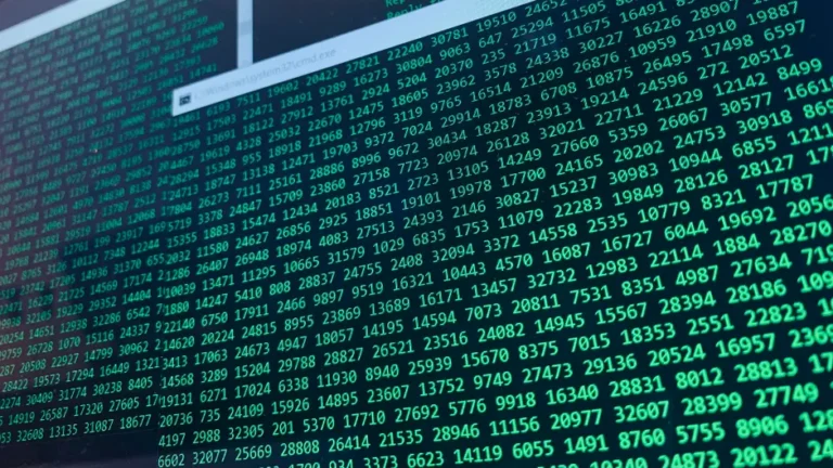 Robinhood sofre ataque hacker ao perfil do CEO; ação HOOD oscila com beta de 2,28