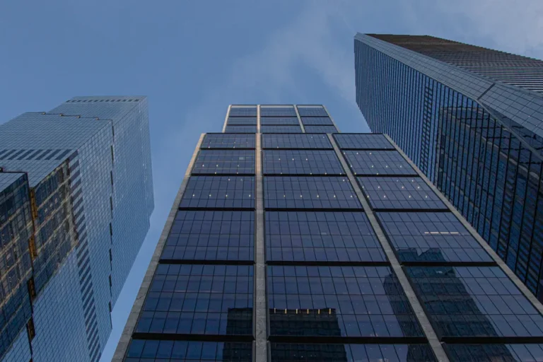 T. Rowe Price e Goldman Sachs lançam fundo de mercados privados no formato interval fund