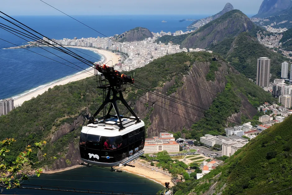 Turismo bate recorde, mas Selic a 14,25% e crédito em atraso ampliam entraves, aponta FecomercioSP