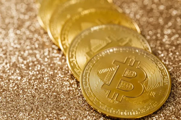 American Bitcoin (ABTC) reporta reserva recorde de 8.000 Bitcoins no 2T26 com produção trimestral hi
