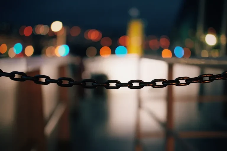 Chainlink (LINK) testa suporte em US$ 8,22 e livro de ofertas da Binance sinaliza pressão compradora