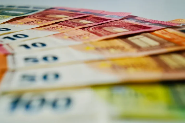 Dívida dos EUA em US$ 40 trilhões comprime capacidade de investimento em Bitcoin e criptomoedas