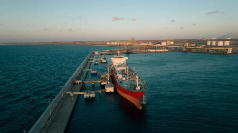 Guerra no Oriente Médio: negociações entre EUA e Irã pressionam petróleo e petroleiras na B3