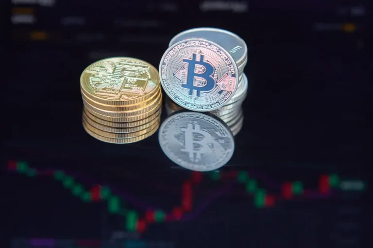 Juros altos e guerra pressionam criptomoedas em 2026; Bitcoin recua a US$ 63 mil
