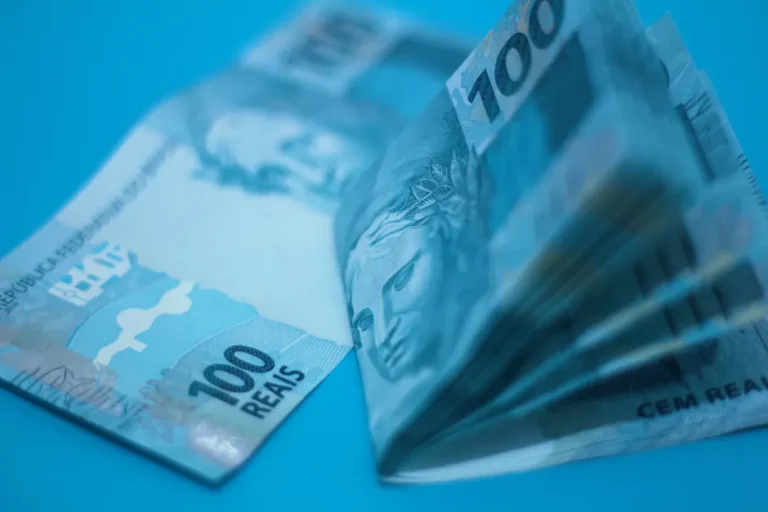 Juros, inflação e endividamento altos freiam efeitos do pacote de estímulo fiscal do governo