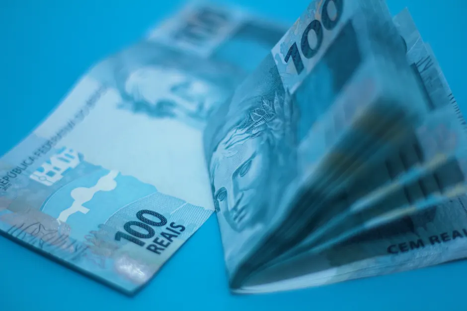 Juros, inflação e endividamento altos freiam efeitos do pacote de estímulo fiscal do governo