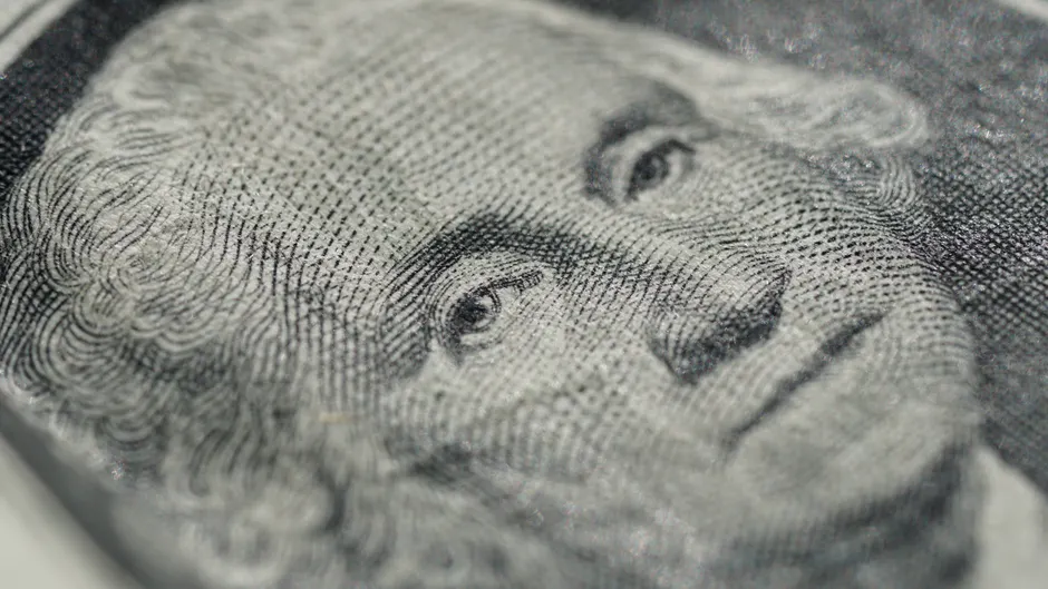 Kevin Warsh tropeça no início do mandato à frente do Federal Reserve