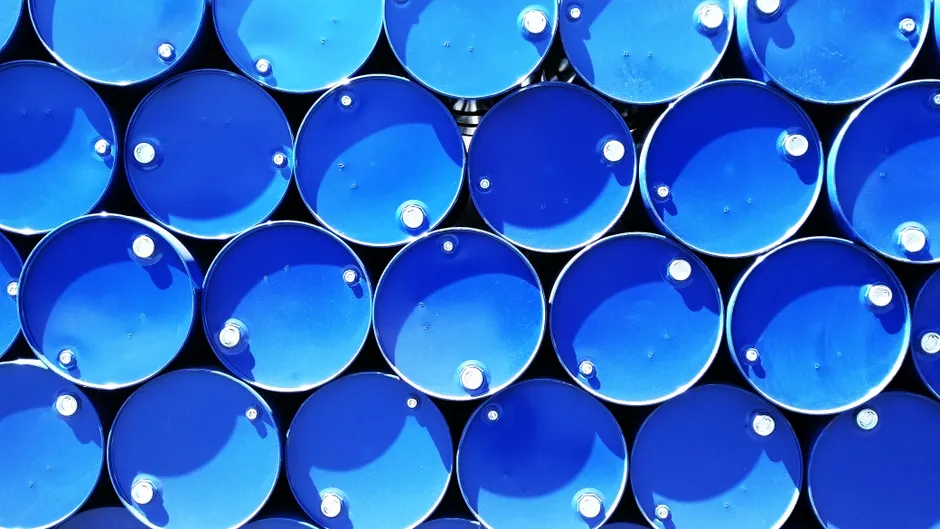 Petróleo despenca mais de 5% e atinge menor nível em quase um mês após EUA sinalizarem acordo com Ir