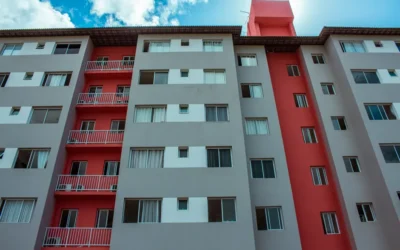 Taxa de condomínio sobe acima da inflação e inadimplência dispara no Brasil; veja como se proteger