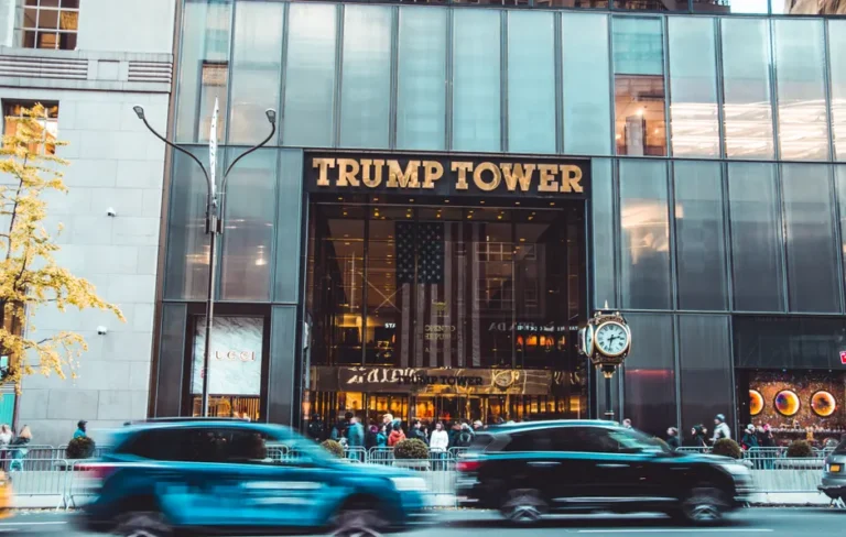 Trump suspende novos ataques ao Irã e sinaliza busca por acordo 'rápido'