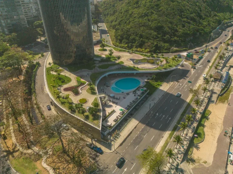 VIVA3 cai 0,15% e negocia a R$ 20,56, a um passo da mínima de 52 semanas, após comunicado da Vivara