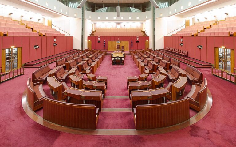 Austrália convoca chefes da OpenAI e da Anthropic para inquérito do Senado sobre vazamento de dados