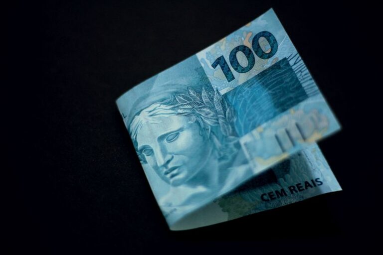 Dólar fecha a R$ 5,19 com Treasury acima de 5% e Brent a US$ 106,60; Ibovespa recua 0,99%