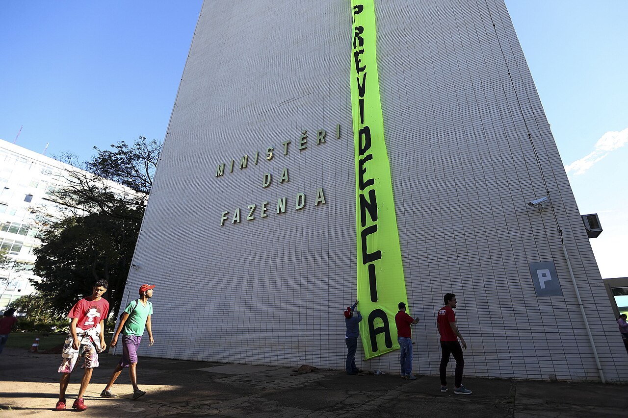 Governo projeta R$ 636 bilhões com nova CBS no PLOA 2027 e detalha cronograma de alíquotas