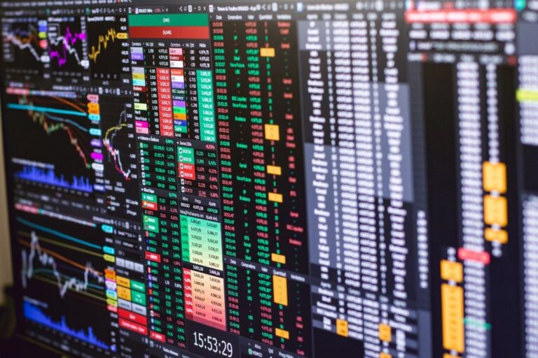Ibovespa recua e perde os 183 mil pontos em dia de aversão a risco global