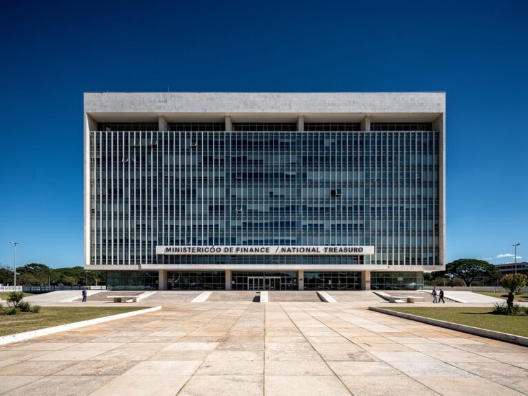 Tesouro Direto bate recorde com R$ 15 bilhões em aportes em agosto, mas captação líquida fica negati