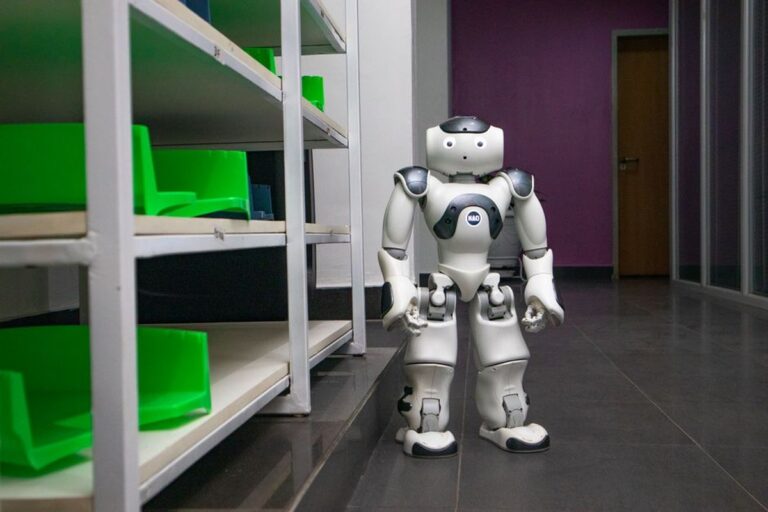Virtuals Protocol afirma que agente Astra conduziu robô humanoide completo; token VIRTUAL em foco