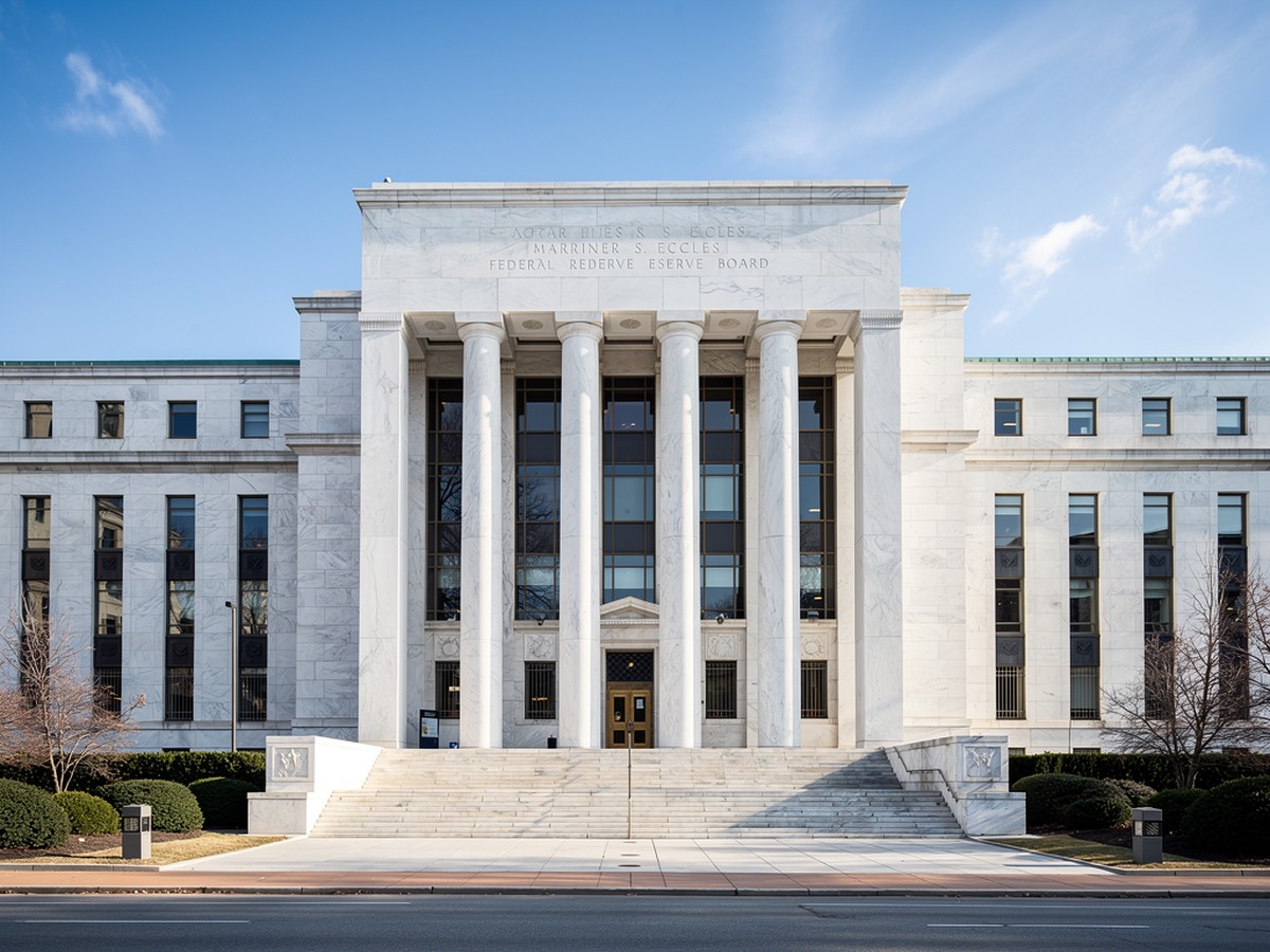 Assessor de Trump defende saída de Powell do conselho do Fed e desloca a disputa para a arquitetura