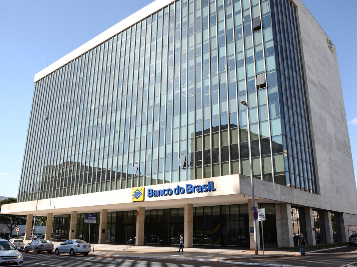 JPMorgan rebaixa Banco do Brasil para venda e eleva Bradesco; BBAS3 recua cerca de 6% e BBDC4 sobe c