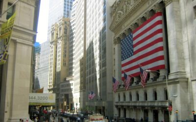 Saúde e Petróleo Lideram em Wall Street Enquanto o QQQ Cede 2,62% na Semana