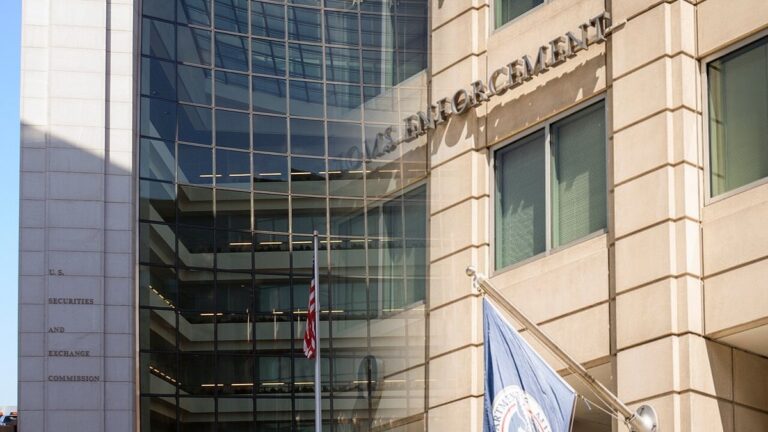 SEC propõe flexibilizar custódia de criptoativos para assessores de investimento